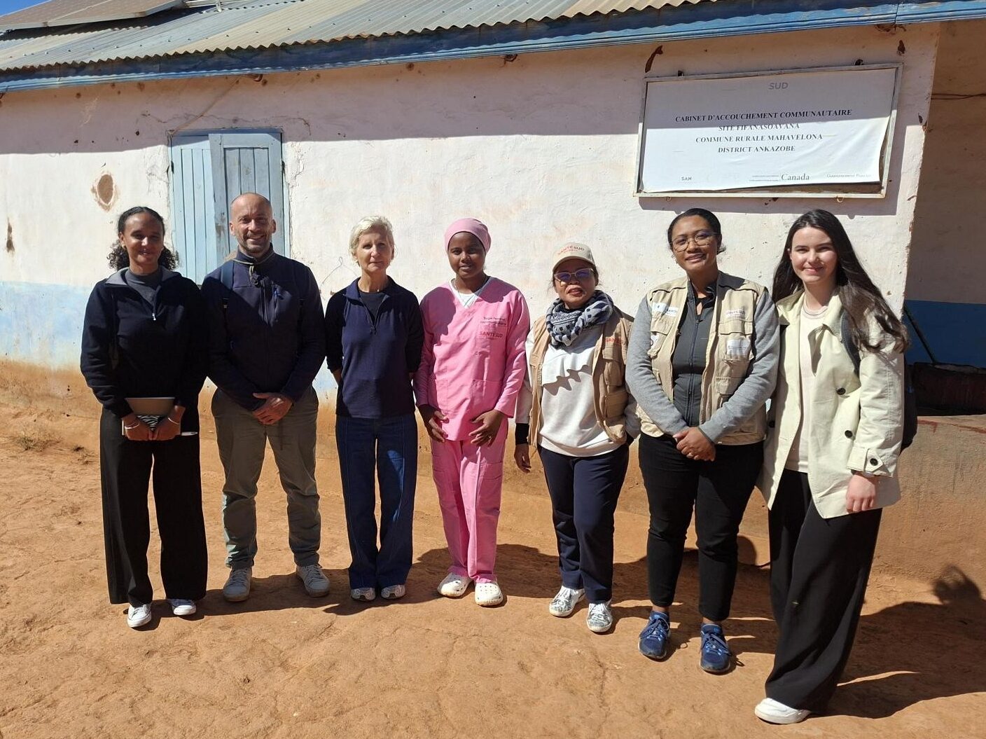 Visite d’une délégation de la coopération française au Cabinet d'accouchement communautaire de Fifanasoavana (Ankazobe)